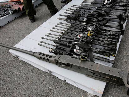 Armas decomisadas a narcotraficantes en México.
