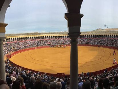 La plaza de la Real Maestranza de Sevilla en tarde de corrida.