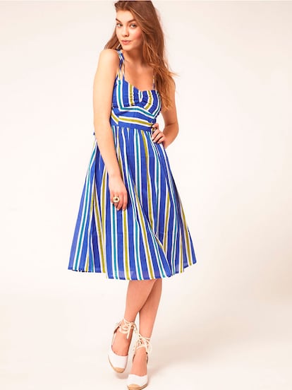 De rayas y más largo, de Asos (46,15 euros).