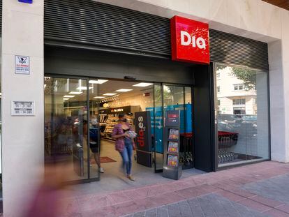 Exterior de un supermercado de la cadena Dia en España.