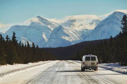 Tramo de Icefields Parkway, la carretera de los glaciares, en Canadá.