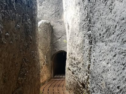 Acueducto romano a su paso por el municipio de Calles.