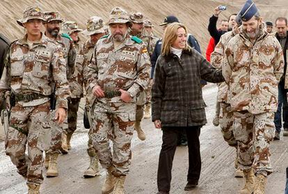 Chacón visita a las tropas españolas en Afganistán