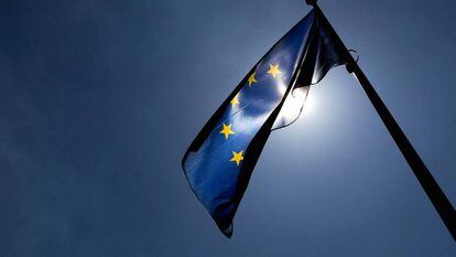 Bandera europea en el edificio de la Comisión en Bruselas.