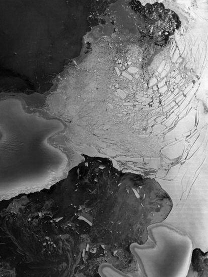La imagen, tomada desde satélite, de la rotura de la placa Wilkins, en la Antártida, ha sido elegida por 'Nature' como una de las más impactantes en 2009