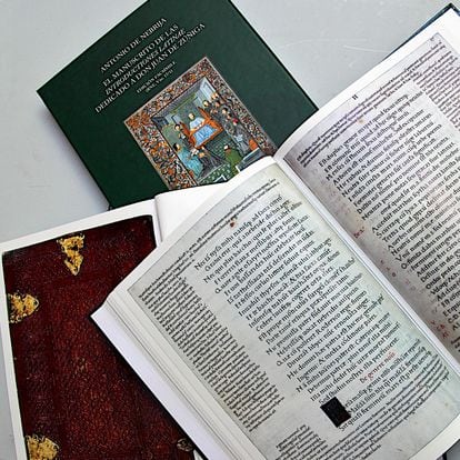 Ejemplar facsímil de las 'Introducciones latinas', de Antonio de Nebrija, en una imagen de la Diputación de Badajoz.
