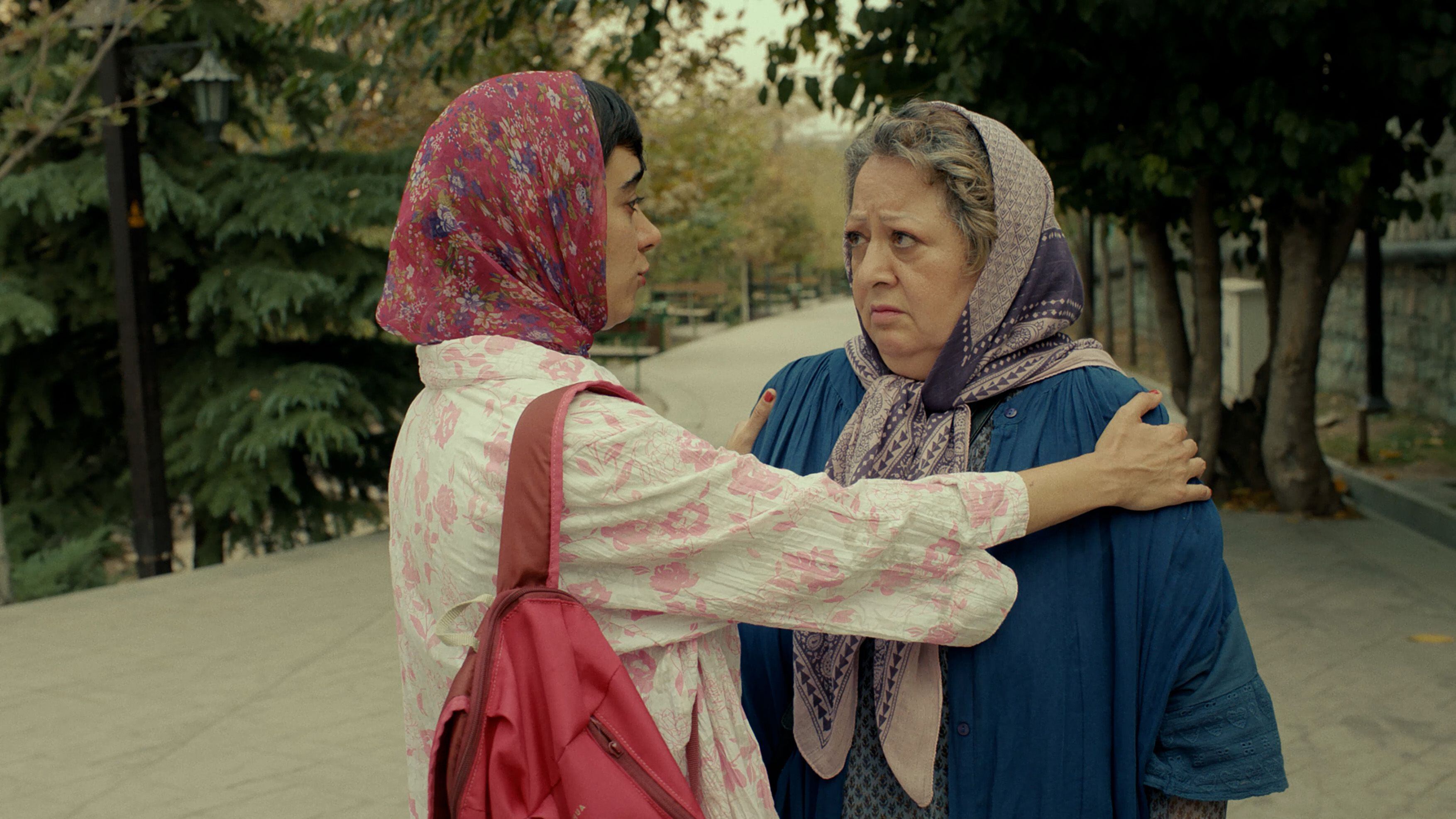 Melika Pazouki y Lily Farhadpour en la iraní 'My Favourite Cake', que compite por el Oso de Oro. Teherán ha prohibido a sus directores asistir al festival.