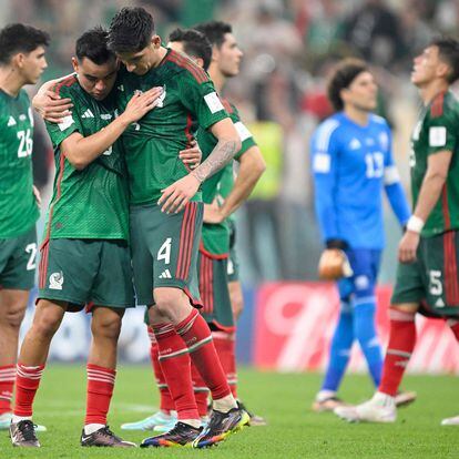 TOPSHOT - Mexico's midfielder #08 Carlos Rodriguez (L) and Mexico's midfielder #04 Edson Alvarez (R) react after the Qatar 2022 World Cup Group C football match between Saudi Arabia and Mexico at the Lusail Stadium in Lusail, north of Doha on November 30, 2022. (Photo by Alfredo ESTRELLA / AFP)
