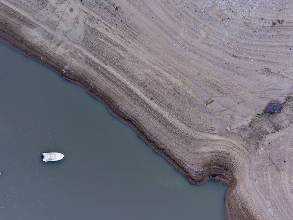 Embalse de Buendía, en la cabecera del Tajo, en noviembre, cuando estaba a solo el 10% de su capacidad por la sequía.