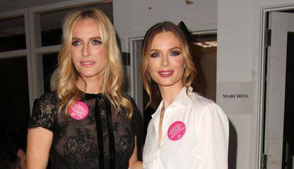 Keren Craig y Georgina Chapman, creadoras de Marchesa, en un desfile en Nueva York en febrero de 2017.