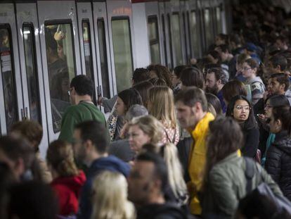 L'estació de metro de Plaça d'Espanya.