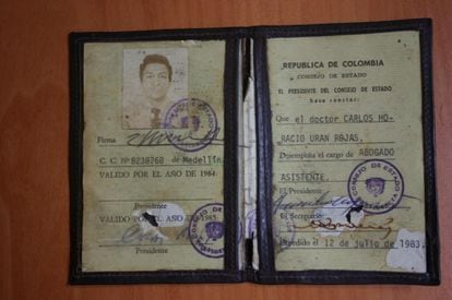 Foto de la cartera del magistrado Urán, que fue encontrada al interior de la Décima Tercera Brigada.