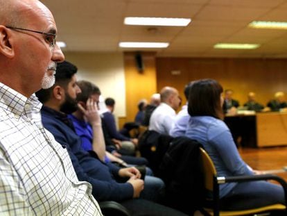 Los presuntos asaltantes de la librer&iacute;a Blanquerna durante el juicio en la Audiencia Provincial de Madrid.