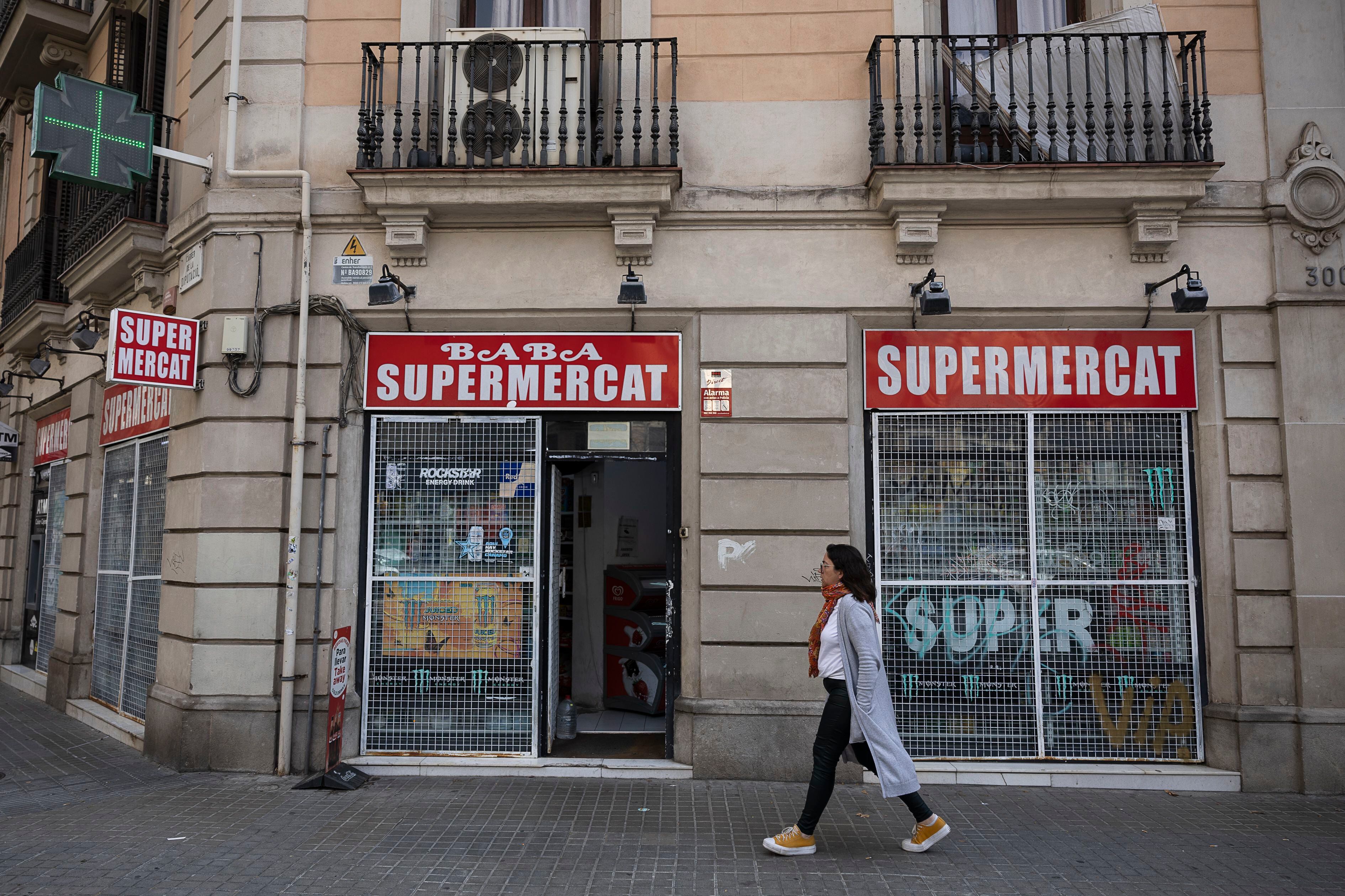 Supermercado Baba en la calle Diputació de Barcelona.