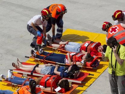 Escena de simulacro de atenci&oacute;n a v&iacute;ctimas en M&aacute;laga. 