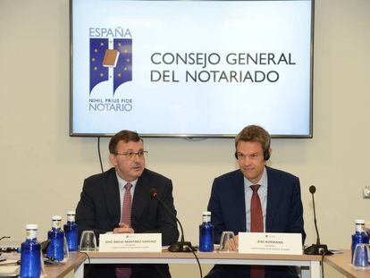 De izquierda a derecha: José Ángel Martínez Sanchiz, presidente del Consejo General del Notariado; y Jens Bormann, presidente de la Cámara Federal del Notariado alemán.