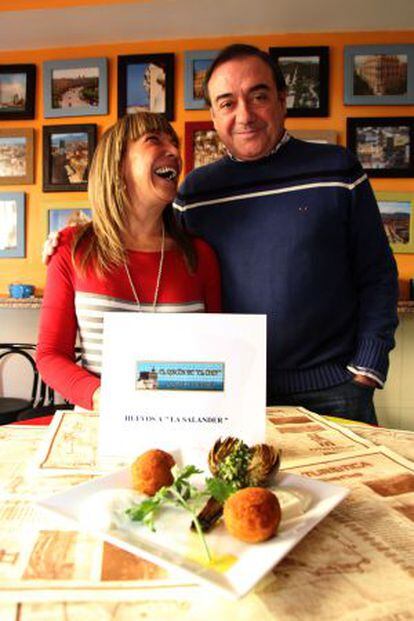 J.A Bueno y Keka Castillo, los dueños del restaurante 'El rincón de El Chef' que ofrece huevos a 'La Salander'.