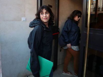 Juana Rivas, a su llegada a los juzgados de Granada para recibir su sentencia condenatoria.