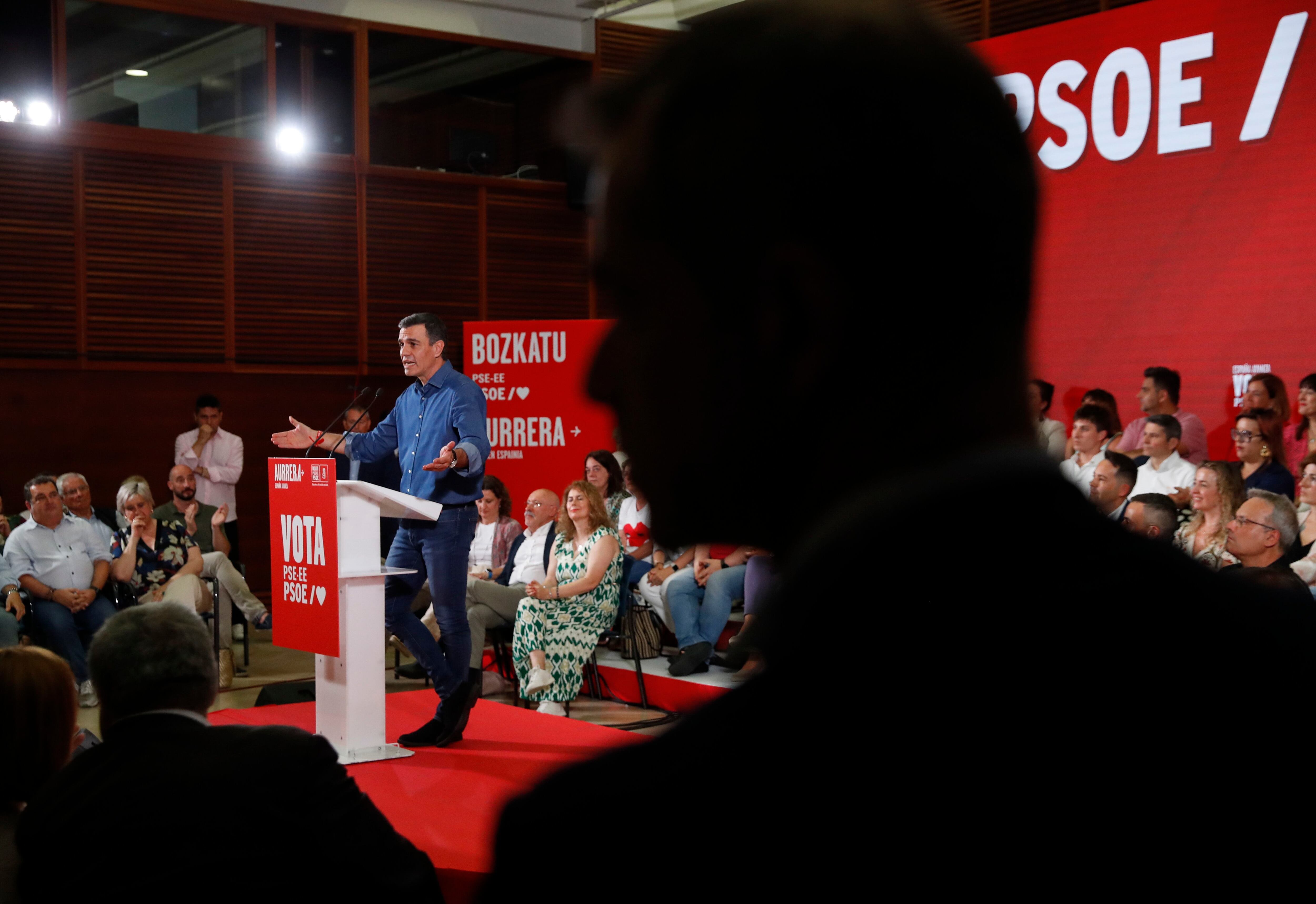 El presidente del Gobierno, Pedro Sánchez, interviene en un acto en San Sebastián.