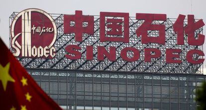 Un edificio de la petrolera pública china Sinopec, la empresa del país con más ingresos