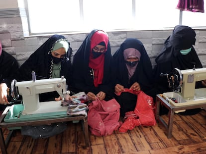 Mujeres afganas, en un taller de costura en la ciudad de Kandahar.