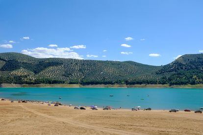 El Espigón es una playa de interior en la localidad granadina de Iznájar.