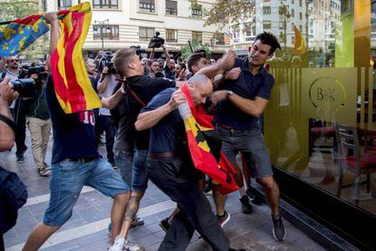 Agresi&oacute;n a un joven que participaba en la manifestaci&oacute;n del 9 d&#039;Octubre de Valencia. 