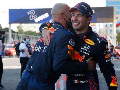 Checo Pérez tras ganar el Gran Premio en Bakú, este domingo.