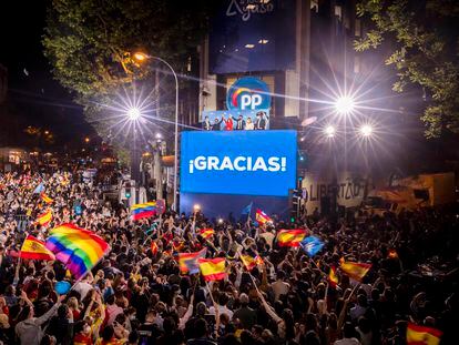 Celebración de la victoria del PP en las elecciones de la Comunidad de Madrid, el pasado mayo en el balcón de la sede de Génova 13, en Madrid.