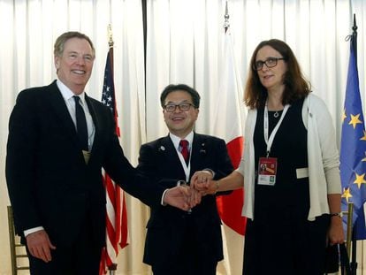 El representante de Comercio estadounidense Robert Lighthizer, su par japon&eacute;s Hiroshige Seko y la europea Cecilia Malmstr&ouml;m en la XI Cumbre de la OMC en Buenos Aires.