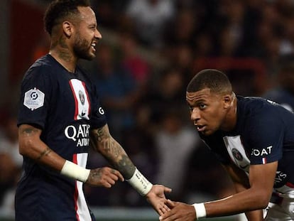 Neymar y Mbappé, futbolistas del PSG francés.