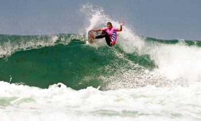 Sage Erickson en la playa de Pantín durante la Patín Classic Galicia Pro