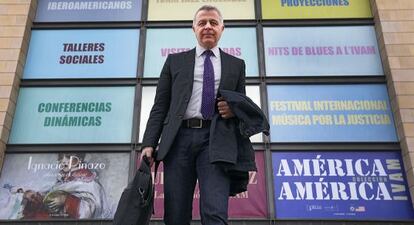El diputado socialista Juan Soto, este miércoles frente al IVAM.