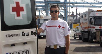 Jos&eacute; Luis L&oacute;pez, voluntario de Cruz Roja en el Puerto de Algeciras