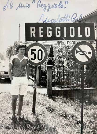 Fotografía con dedicatoria de Ancelotti.