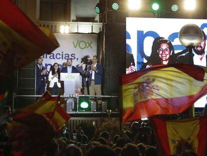 En vídeo, Santiago Abascal, presidente de Vox, comparece ante sus seguidores en Madrid, tras conocerse los resultados de las elecciones.