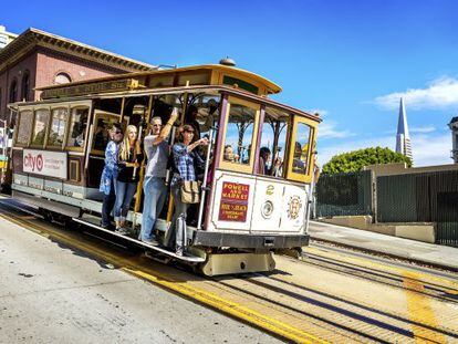 Tranv&iacute;a en una de las cuestas de San Francisco. 