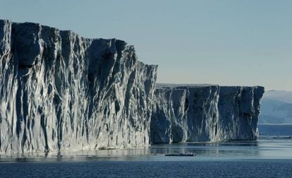Acantilados en la barrera de hielo del mar de Ross (Antártida).