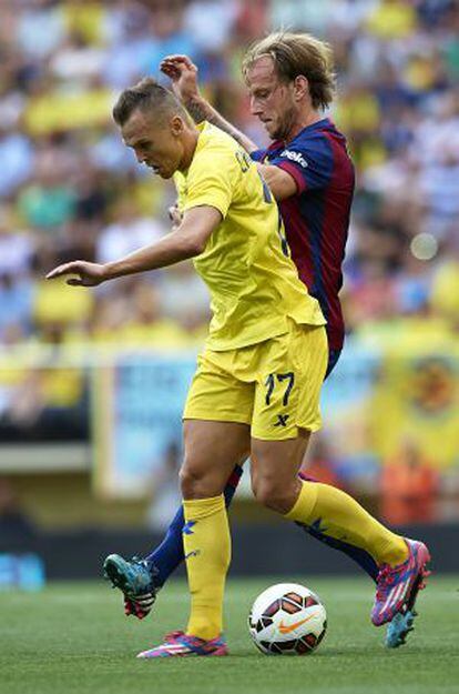 Cheryshev y Rakitic, en el Villarreal-Barça del 31 de agosto.