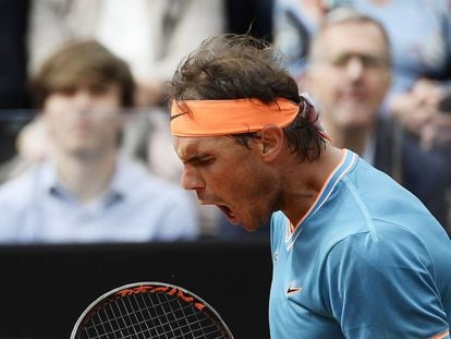 Nadal celebra la victoria contra Tsitsipas en Roma.