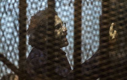 Ala Abdel Fatah, durante un juicio en su contra en mayo de 2015.