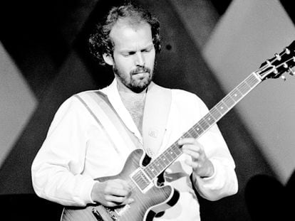 Lasse Wellander, durante una actuación con ABBA en el Wembley Arena de Londres en noviembre de 1979.