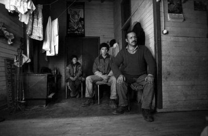 Imagen del documental 'Apaga y vámonos', de Manel Mayol, que narra lo sucedido en 2004 con las familias mapuches desplazadas por la inundación del Valle del Ralco