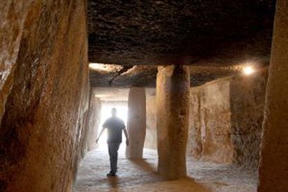 Interior del dolmen de Menga, en Antequera.