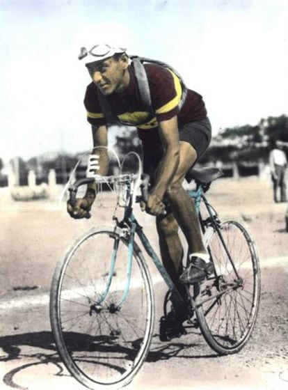 The cyclist Julián Berrendero, nicknamed 'The black man with blue eyes'.