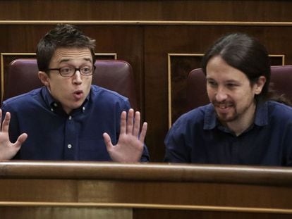 Pablo Iglesias e Íñigo Errejón, ayer en el Congreso.