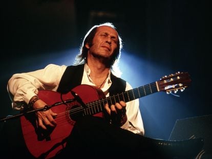 Le guitariste espagnol Paco de Lucía en concert au Festival de Montreux le 8 juillet 1996, Suisse Photo by  Lionel FLUSIN (Gamma-Rapho / Getty Images)