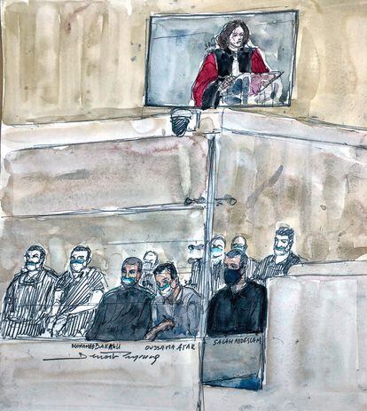 La fiscal Camille Hennetier, en pantalla en la parte superior, durante su requerimiento en la sesión del pasado viernes 10 de junio del juicio por los atentados de París.