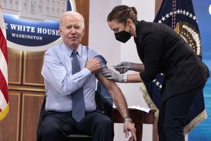 Joe Biden receives his fourth dose of the Pfizer vaccine this Wednesday in Washington.