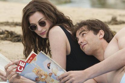 Anne Hathaway protagoniza 'One day', película cuya moraleja es: di "te quiero" antes de que sea demasiado tarde.